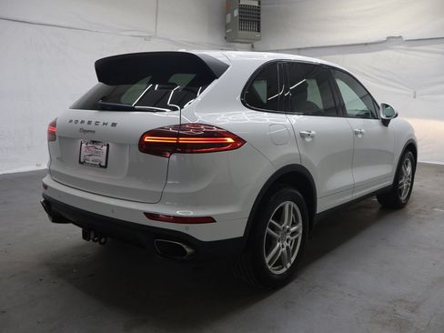 Used 2018 Porsche Cayenne w/ Premium Package AWD/4WD image 7