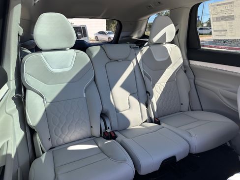 New 2025 Volvo EX90 Plus w/ Protection Package Premier image 10