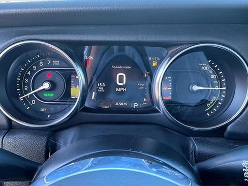 Used 2022 Jeep Wrangler Unlimited Sahara w/ Cold Weather Group image 11