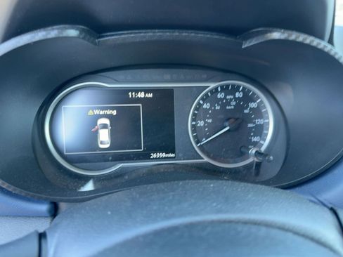 Used 2025 Nissan Versa SV image 2