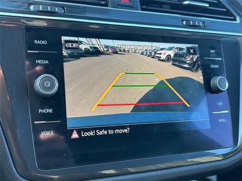 Used 2022 Volkswagen Tiguan SE R-Line image 31