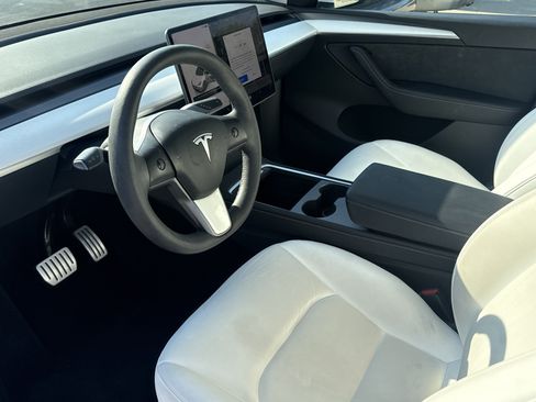Used 2023 Tesla Model Y Long Range AWD/4WD image 4