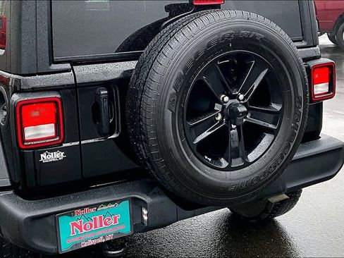 Used 2023 Jeep Wrangler Sport image 8