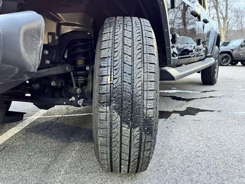 Used 2020 Jeep Gladiator Overland image 14