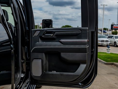 Used 2025 GMC Sierra 2500 AT4X AWD/4WD image 40