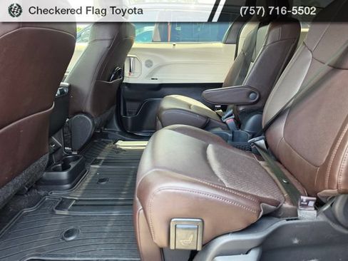 Used 2023 Toyota Sienna Platinum AWD/4WD image 21