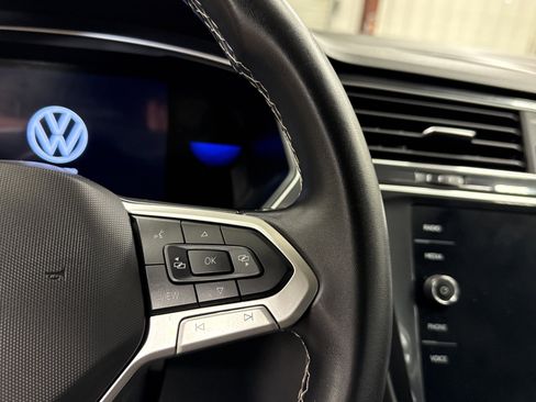 Used 2024 Volkswagen Tiguan SE image 9