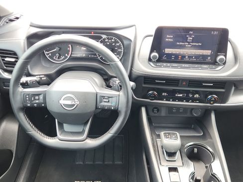 Used 2025 Nissan Rogue SV FWD image 30