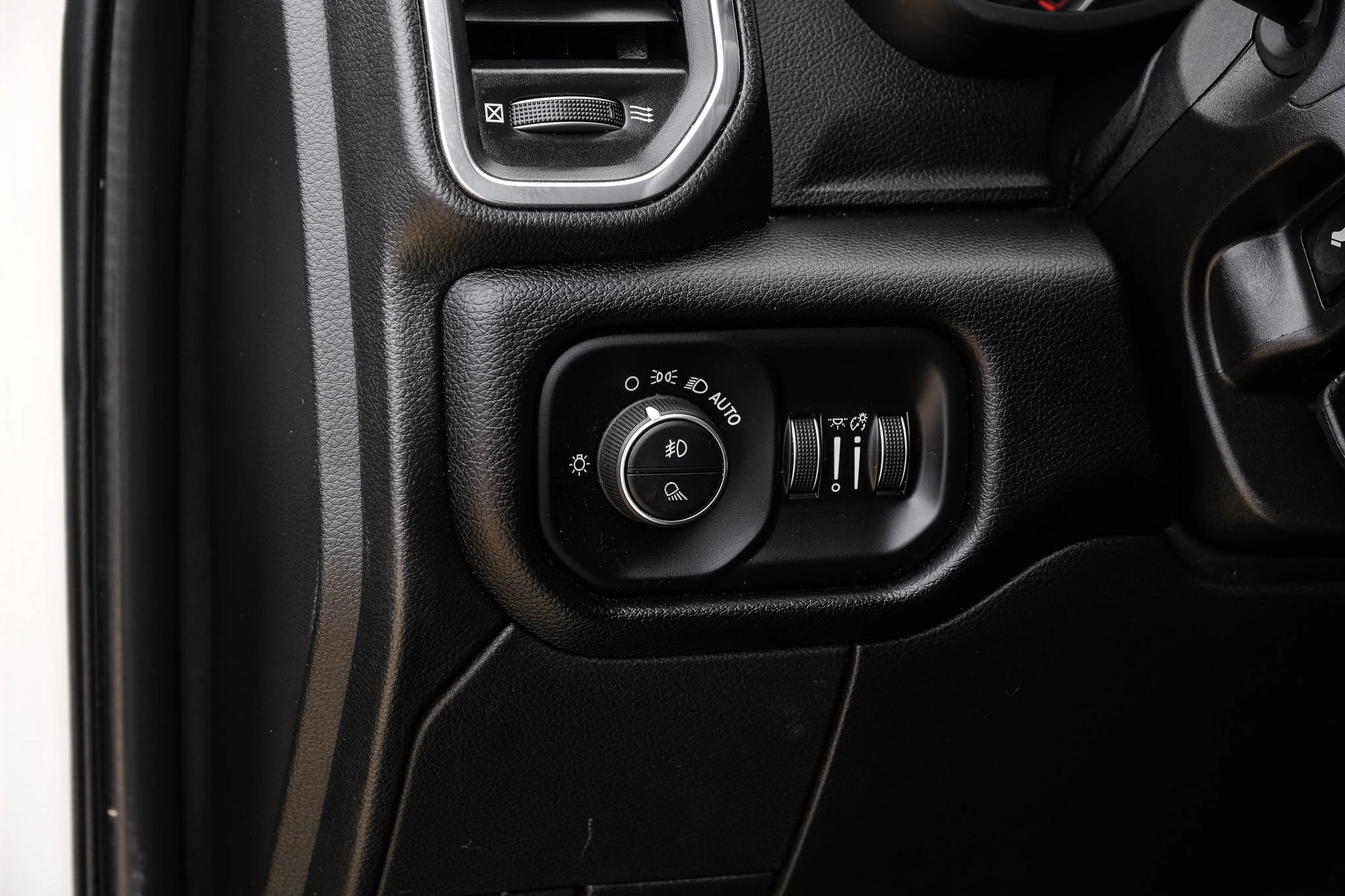Used 2024 RAM 3500 Laramie w/ Sport Appearance Package AWD/4WD image 36