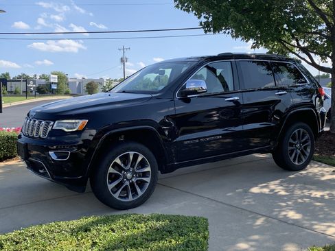 Used 2017 Jeep Grand Cherokee Overland w/ Jeep Active Safety Group AWD/4WD image 5