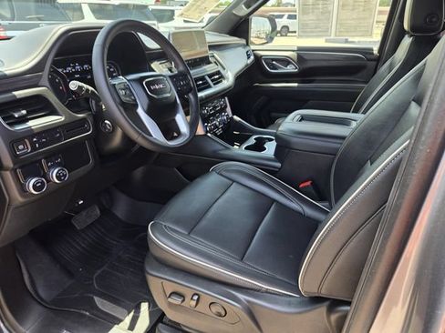 Used 2021 GMC Yukon SLT w/ SLT Luxury Package RWD image 3