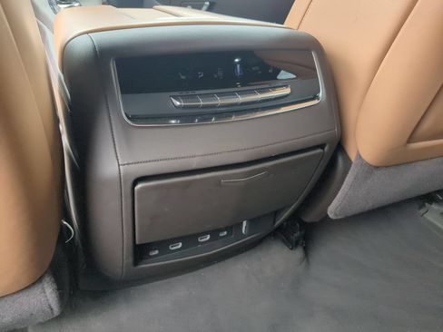 Used 2023 Cadillac Escalade Premium Luxury AWD/4WD image 20