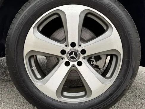 Used 2019 Mercedes-Benz GLC 300 4MATIC w/ Multimedia Package image 16