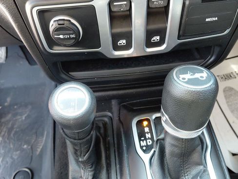 Used 2019 Jeep Wrangler Sport AWD/4WD image 28