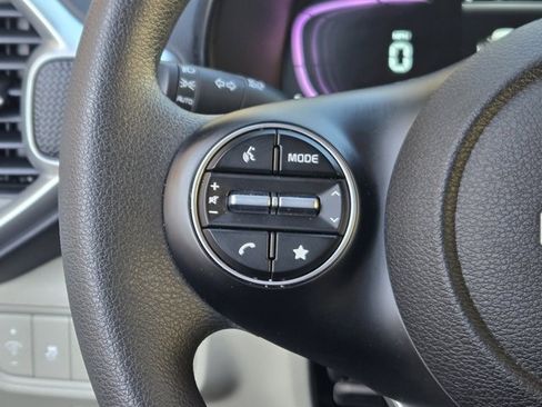 Certified 2025 Kia Soul LX image 28