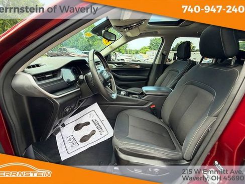 Used 2023 Jeep Grand Cherokee Laredo w/ Luxury Tech Group I AWD/4WD image 21