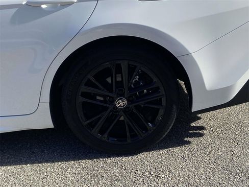 Used 2025 Toyota Camry SE image 8