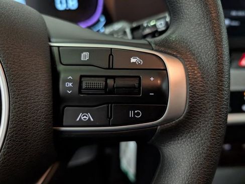 Used 2025 Kia Sportage LX image 16