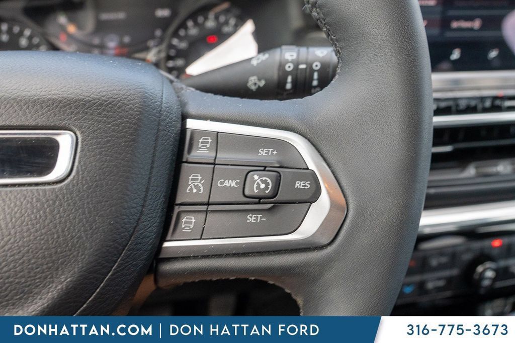 Used 2023 Jeep Compass Limited AWD/4WD image 11