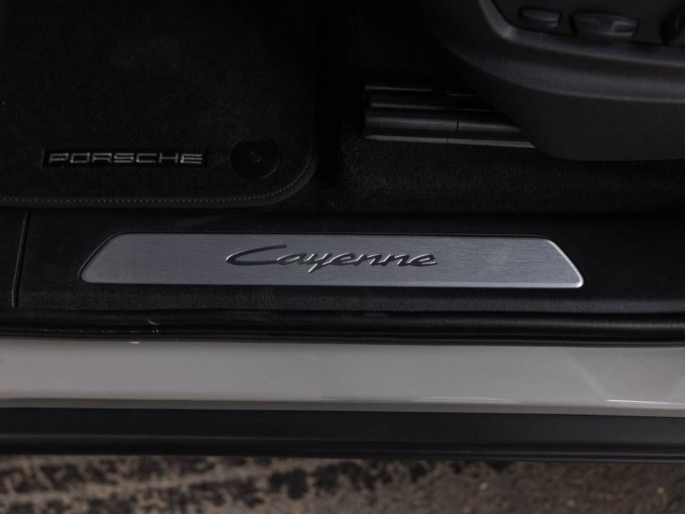 Certified 2026 Porsche Cayenne AWD/4WD image 21