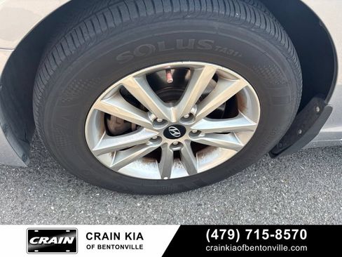 Used 2017 Hyundai Sonata SE w/ Cargo Package FWD image 7