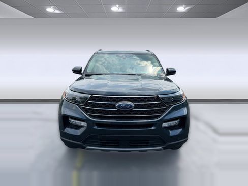 Used 2023 Ford Explorer XLT w/ Equipment Group 202A AWD/4WD image 4
