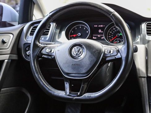 Used 2019 Volkswagen Golf SE image 15