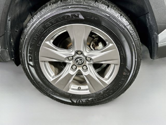Used 2025 Toyota RAV4 XLE AWD/4WD image 28