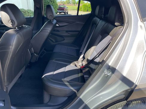 Used 2025 Buick Envista Preferred image 25