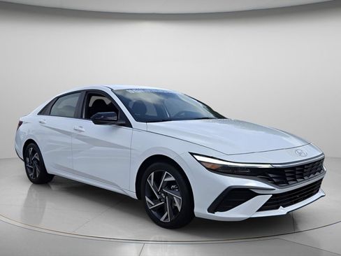 Certified 2025 Hyundai Elantra Sport FWD image 39