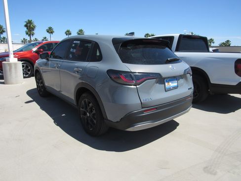 Used 2023 Honda HR-V Sport image 4