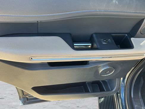 Used 2024 Ford Expedition Limited AWD/4WD image 18