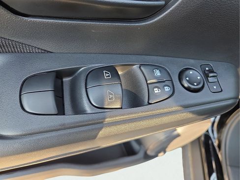 Used 2025 Nissan Kicks Play S FWD image 15