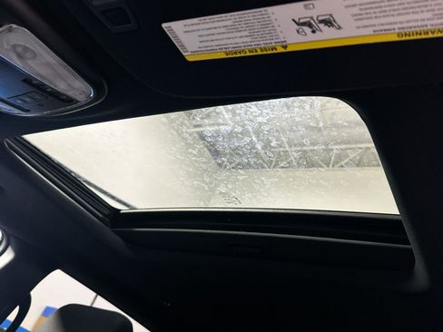 Used 2019 Jeep Grand Cherokee Laredo image 32