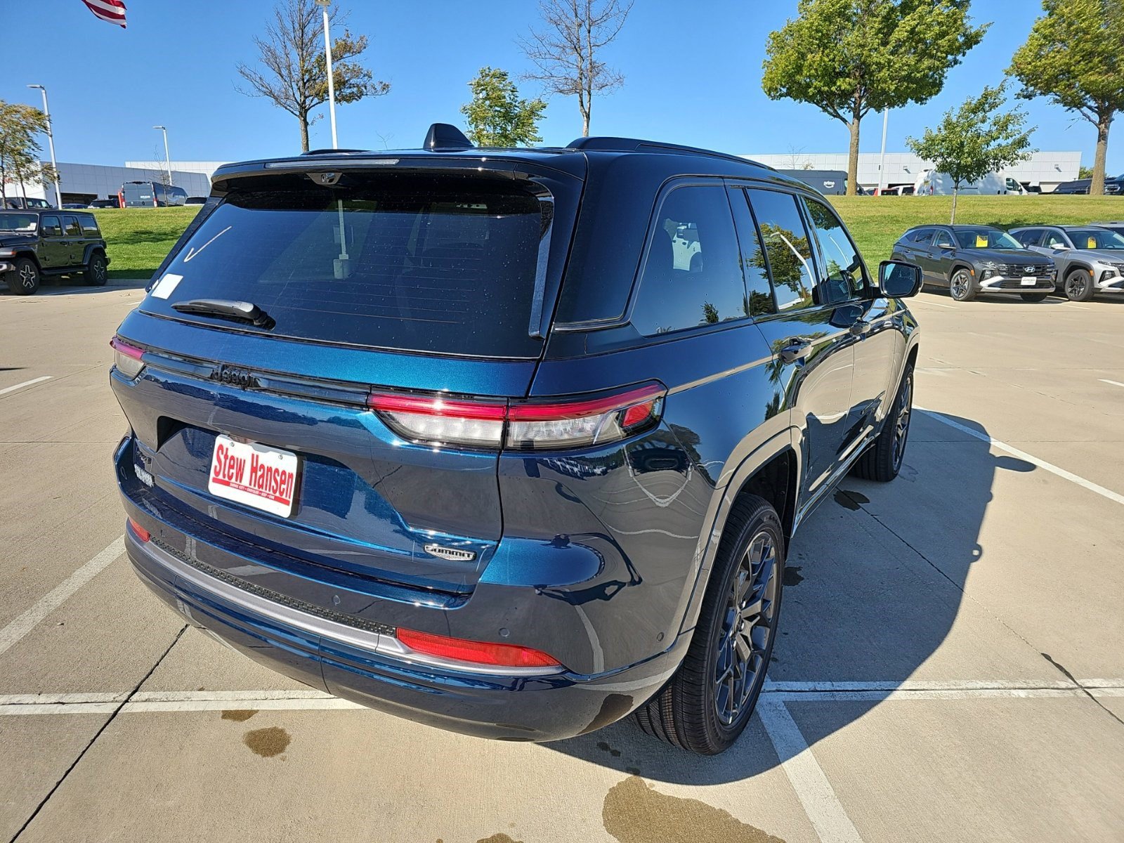 New 2027 Jeep Grand Cherokee Summit AWD/4WD image 6