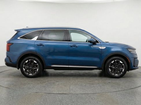 Used 2024 Kia Sorento S FWD image 11