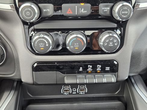 New 2026 RAM 1500 Express AWD/4WD image 16