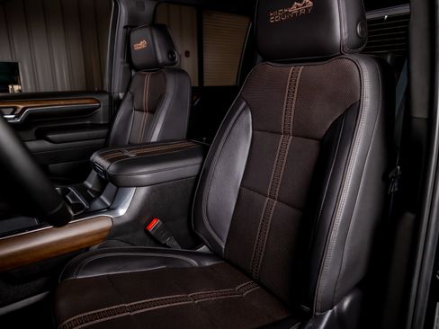 Used 2024 Chevrolet Silverado 2500 High Country w/ High Country Premium Package AWD/4WD image 5