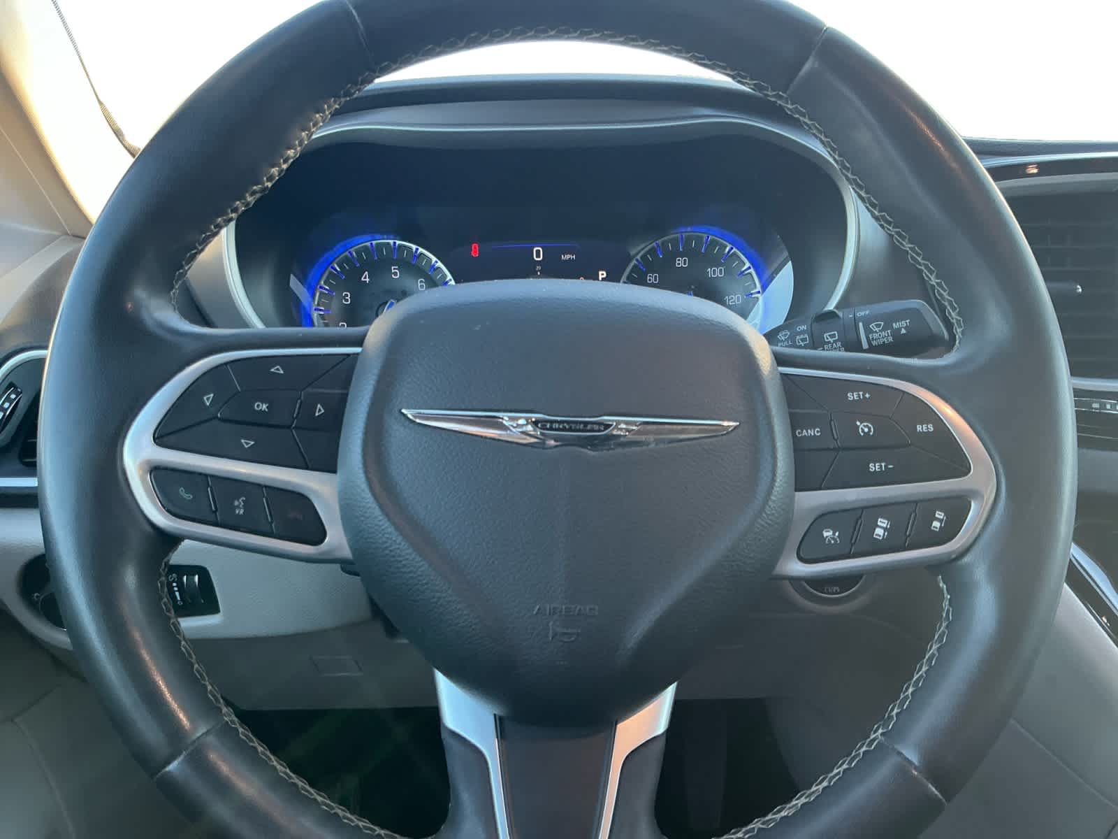 Used 2022 Chrysler Pacifica Touring-L FWD image 12