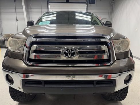 Used 2013 Toyota Tundra 4x4 CrewMax image 2