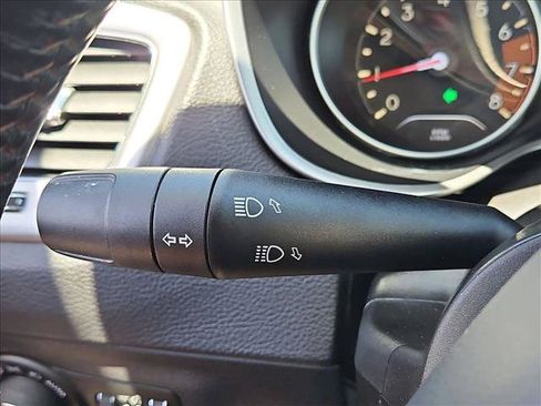 Used 2018 Jeep Compass Latitude w/ Popular Equipment Group FWD image 16