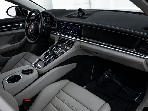 Certified 2022 Porsche Panamera 4 Platinum Edition image 12