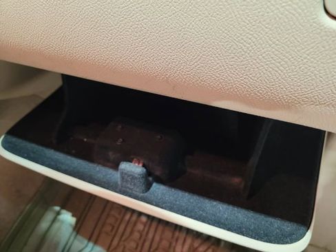 Used 2009 Buick Lucerne CX image 46