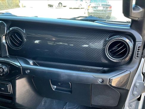 Used 2023 Jeep Gladiator Sport AWD/4WD image 15