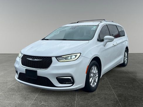 Used 2021 Chrysler Pacifica Touring-L image 3