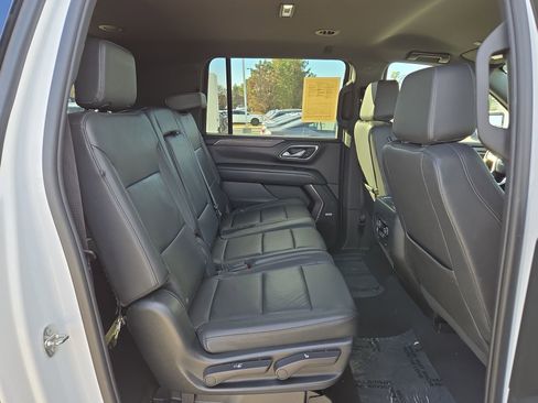 Used 2023 Chevrolet Suburban LT image 14