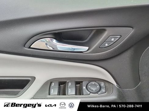Used 2022 Chevrolet Equinox LS w/ LS Convenience Package AWD/4WD image 14