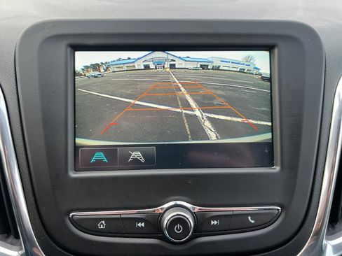 Used 2018 Chevrolet Equinox LT image 23