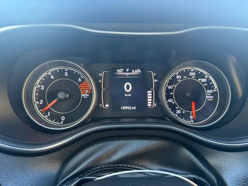 Used 2019 Jeep Cherokee Latitude Plus w/ Cold Weather Group AWD/4WD image 10