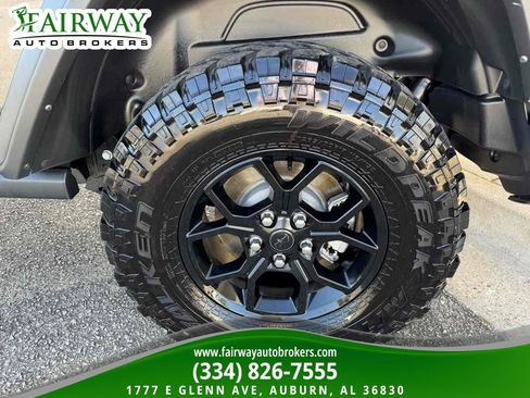 Used 2025 Jeep Wrangler Willys image 31